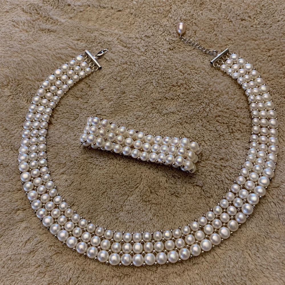 Beautiful pearl and sterling choker and stretch bracelet set. Never worn. - Picture 2 of 8